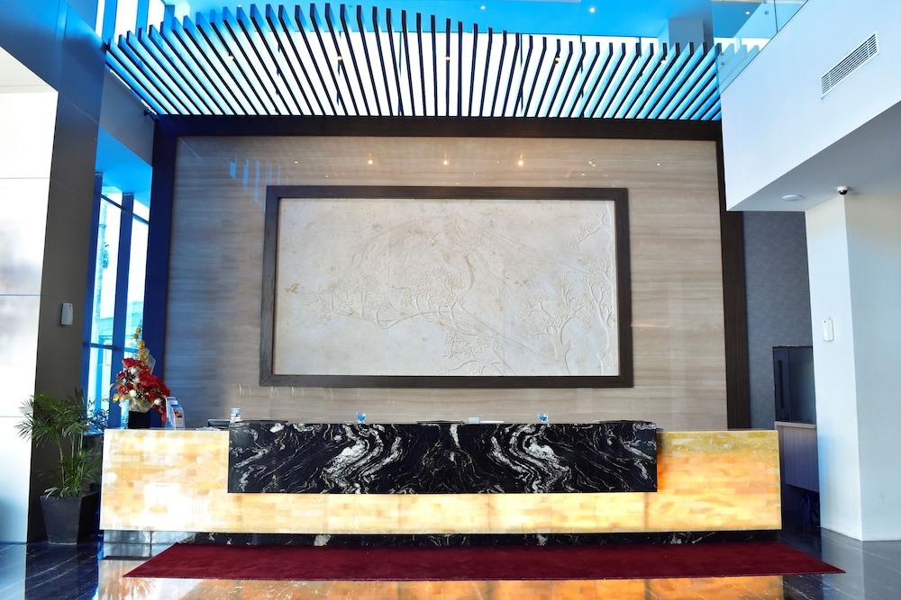 Platinum Hotel & Convention Hall Balikpapan Balikpapan (Borneo) Exterior foto