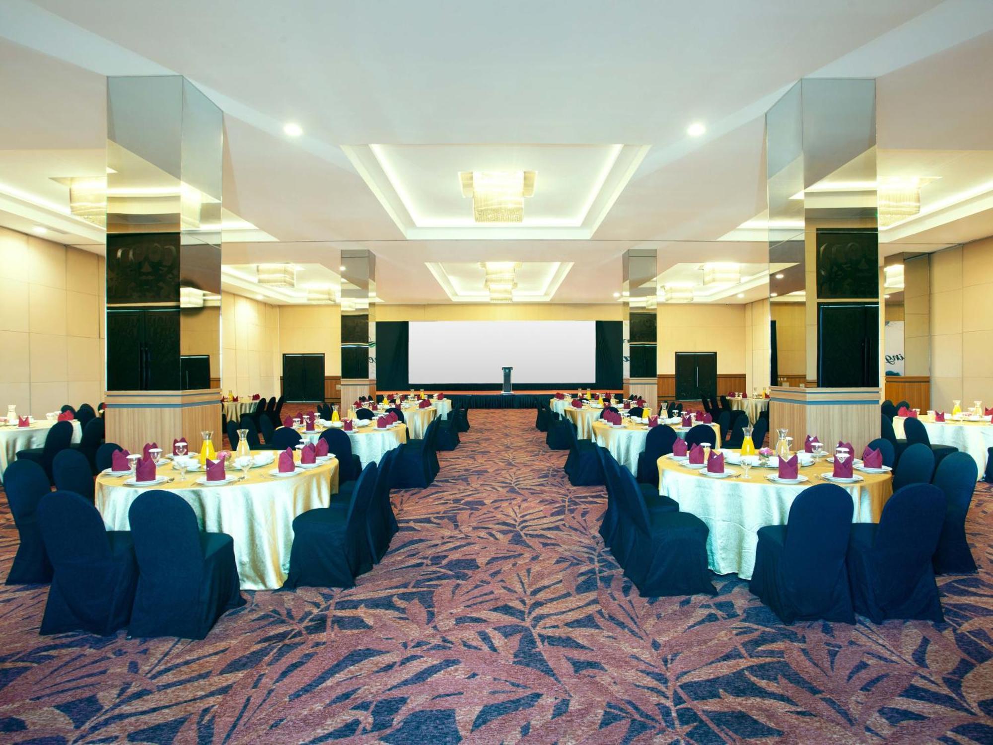 Platinum Hotel & Convention Hall Balikpapan Balikpapan (Borneo) Exterior foto