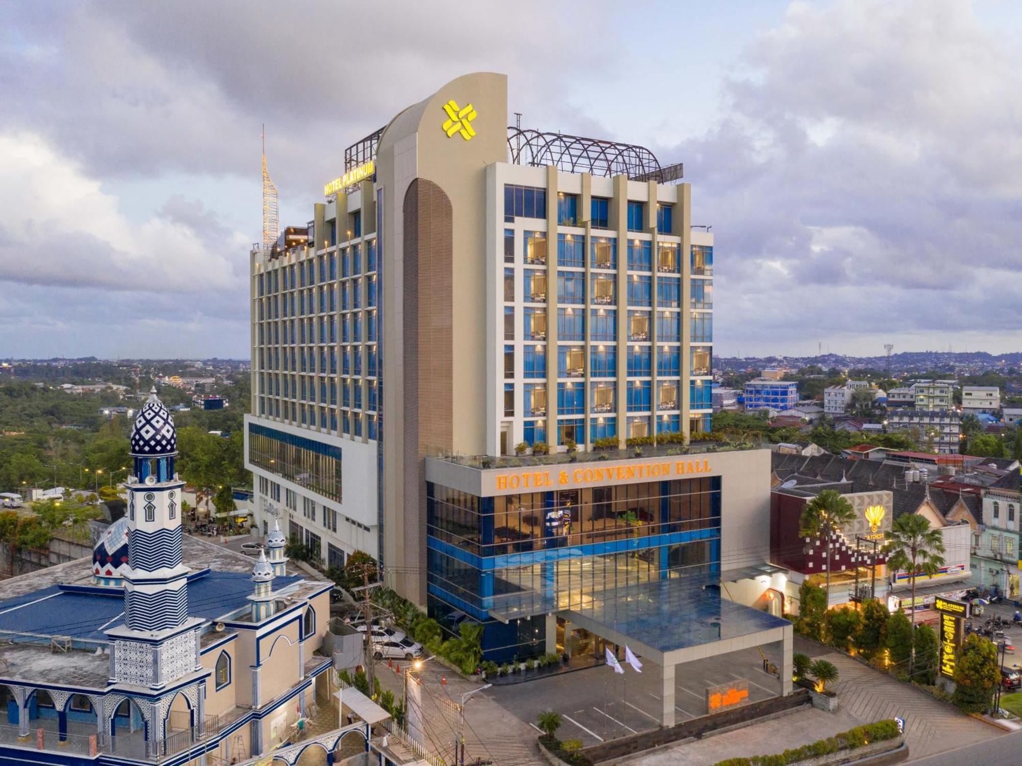 Platinum Hotel & Convention Hall Balikpapan Balikpapan (Borneo) Exterior foto